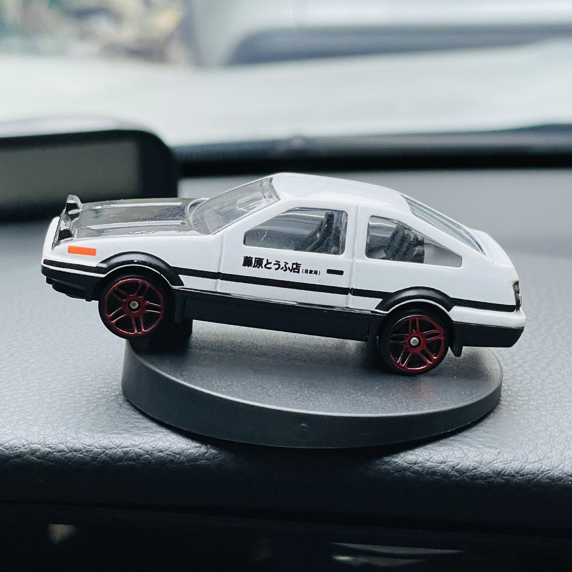 🌟 Alloy Car Model AE86 Drift Tail Spin Car Ornament 🌟