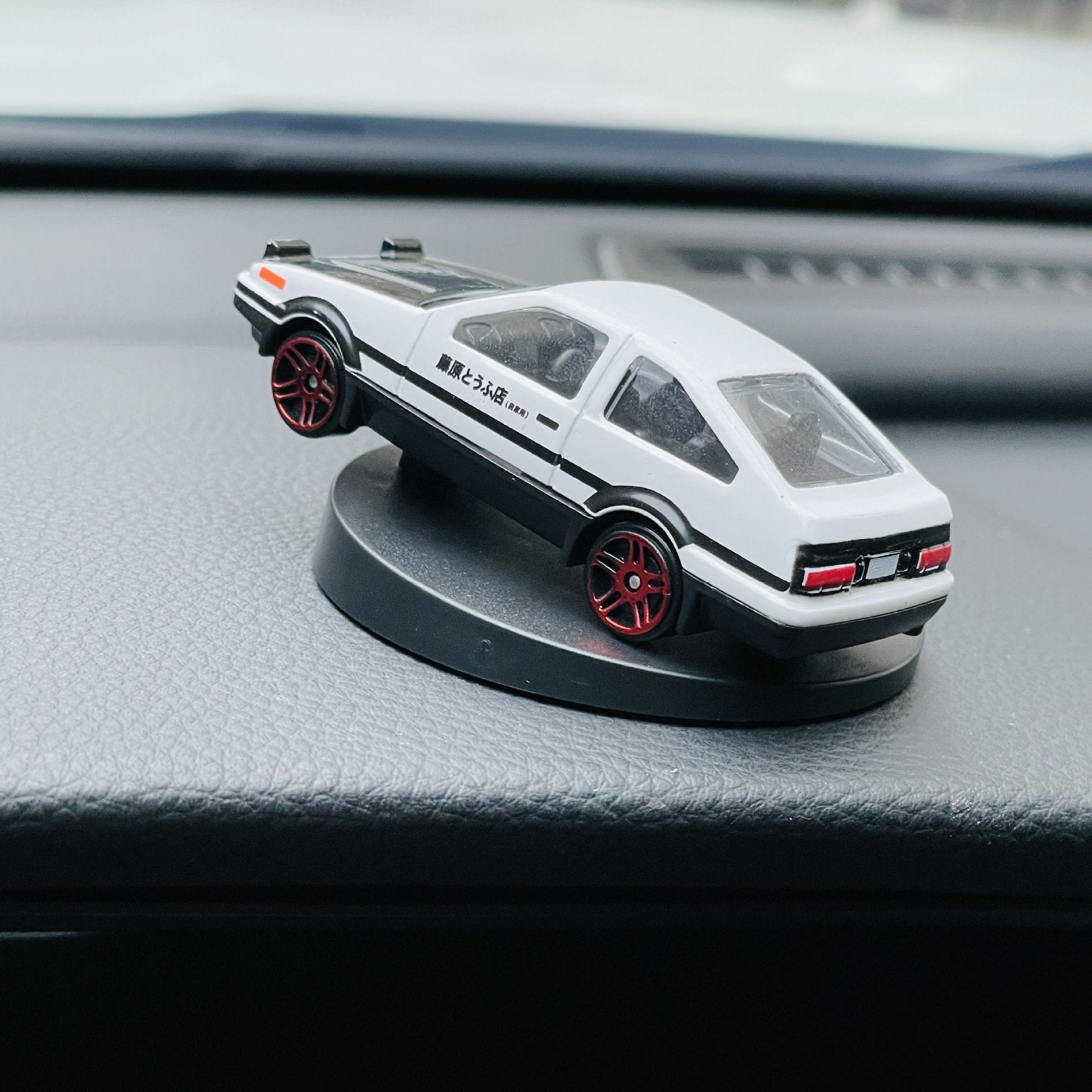 🌟 Alloy Car Model AE86 Drift Tail Spin Car Ornament 🌟
